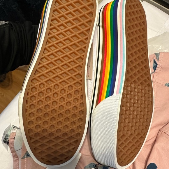 #38❤️ BNWT VANS PRIDE PLATFORM SNEAKERS - Picture 8 of 8